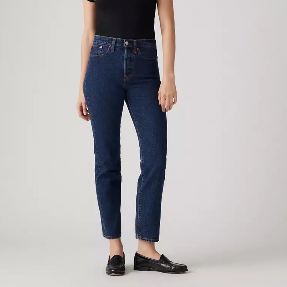 Levi’s Wedgie Straight Fit in Dark Wash